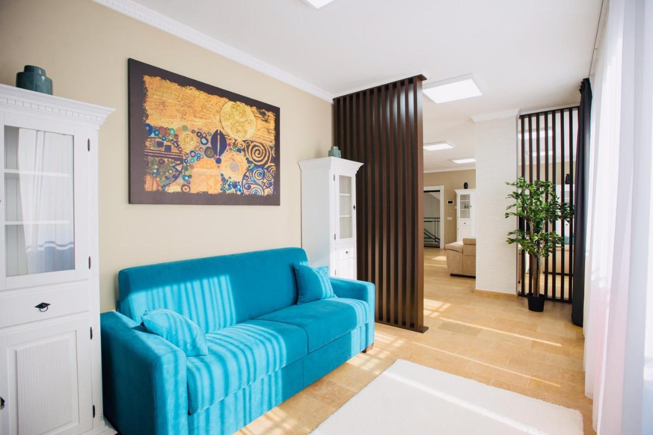 Lira Holiday Apartments Satu Mare Exteriör bild