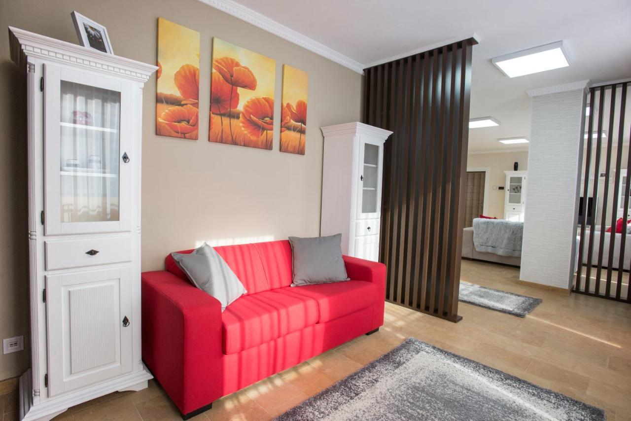 Lira Holiday Apartments Satu Mare Exteriör bild