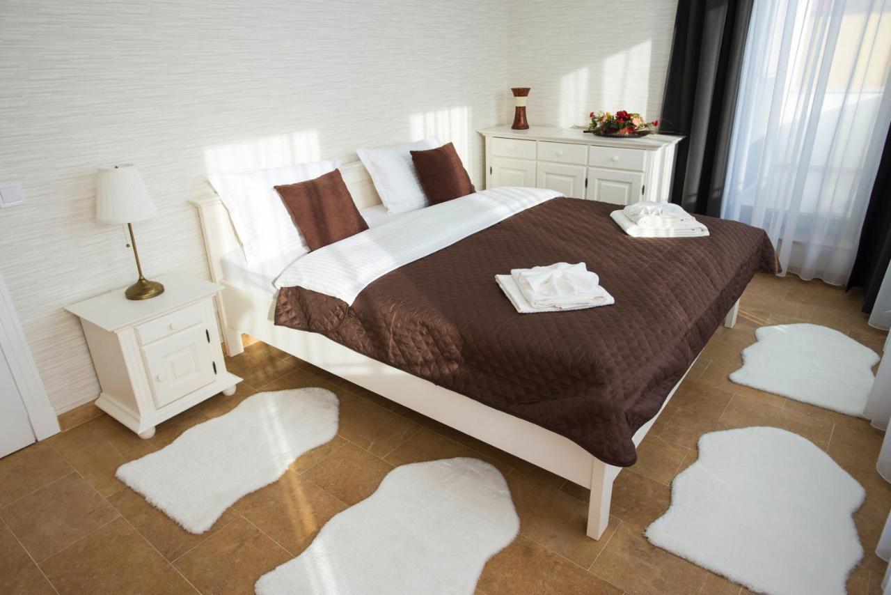 Lira Holiday Apartments Satu Mare Exteriör bild