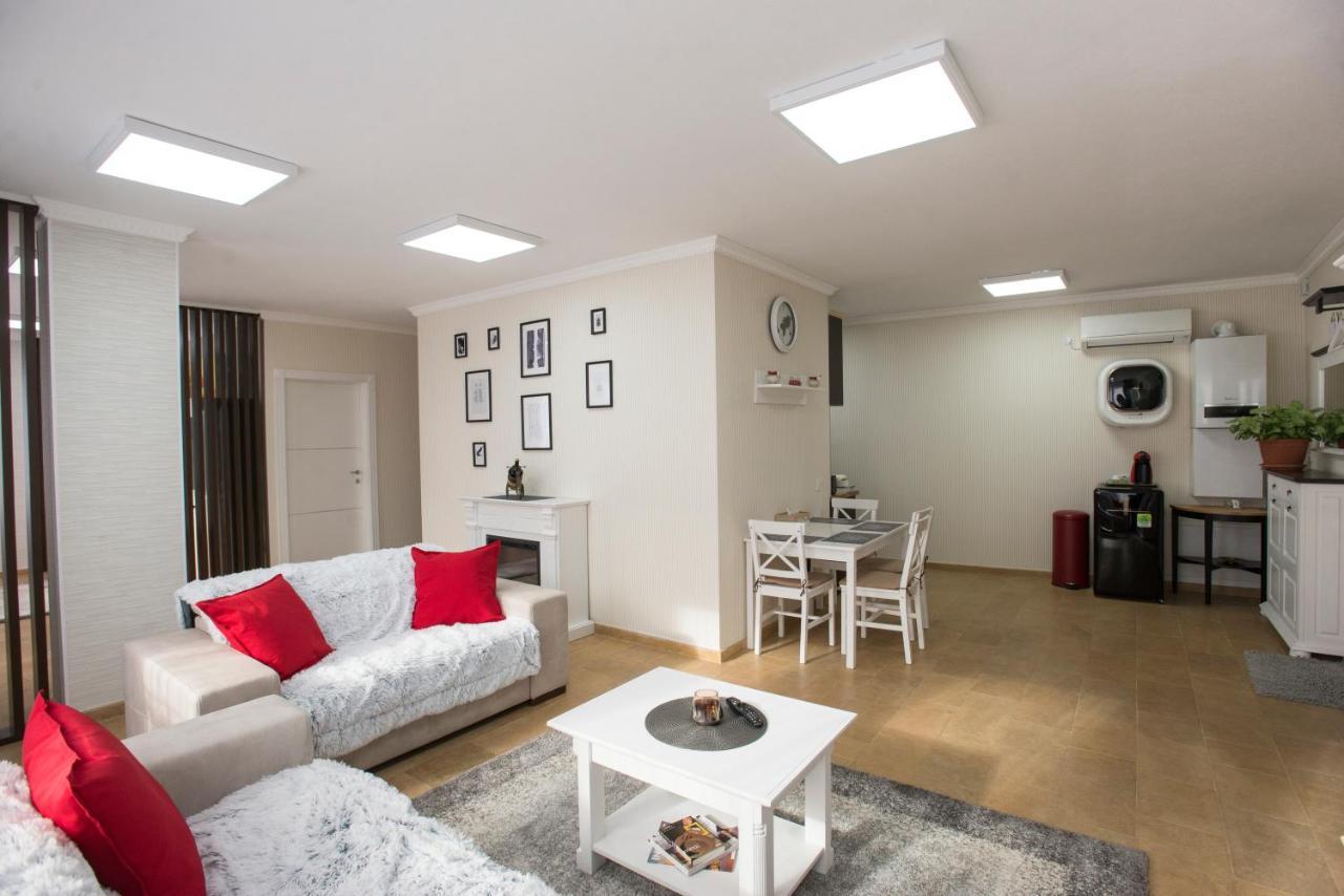 Lira Holiday Apartments Satu Mare Exteriör bild