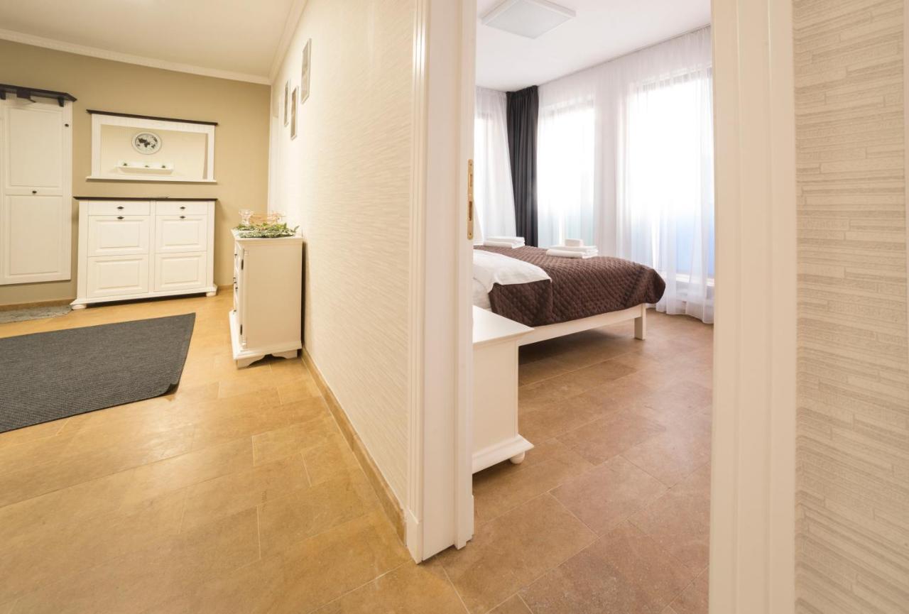 Lira Holiday Apartments Satu Mare Exteriör bild
