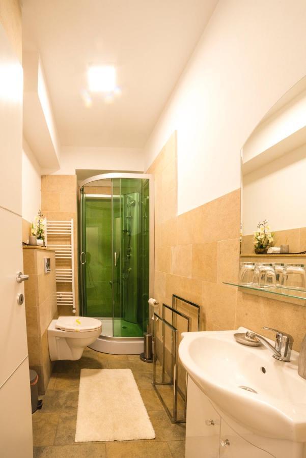 Lira Holiday Apartments Satu Mare Exteriör bild