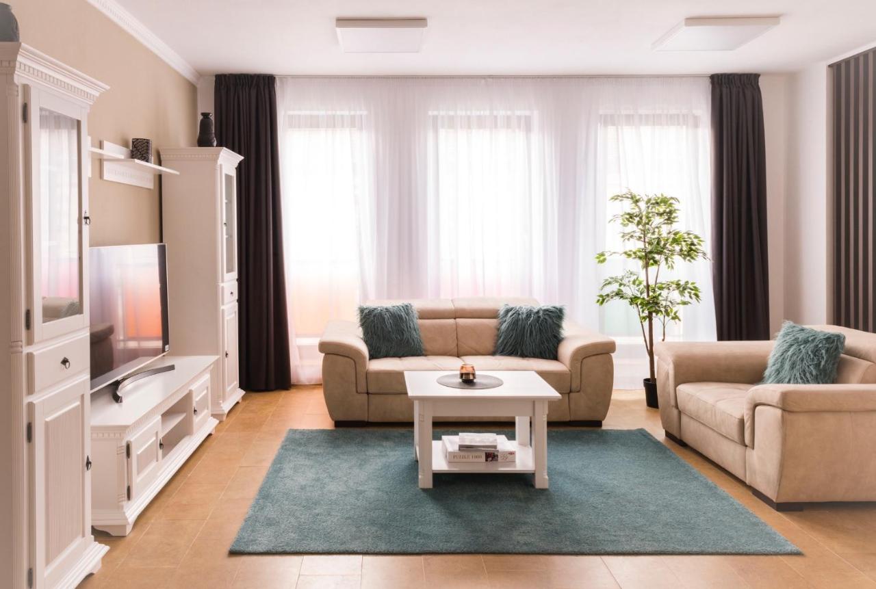 Lira Holiday Apartments Satu Mare Exteriör bild